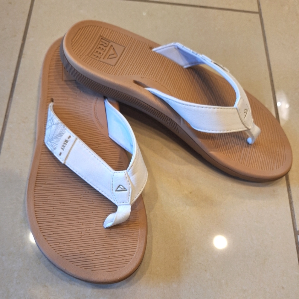 Reef Women's Tan Footbed White Strap Flip Flops